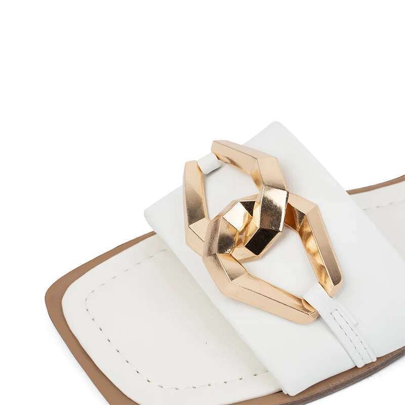Slippers 2025 Women Fashion Metal Buckle Retro Flat Bottomed Female Flip p Summer Classic Comfort Beach Outdoor Ladies Shoes