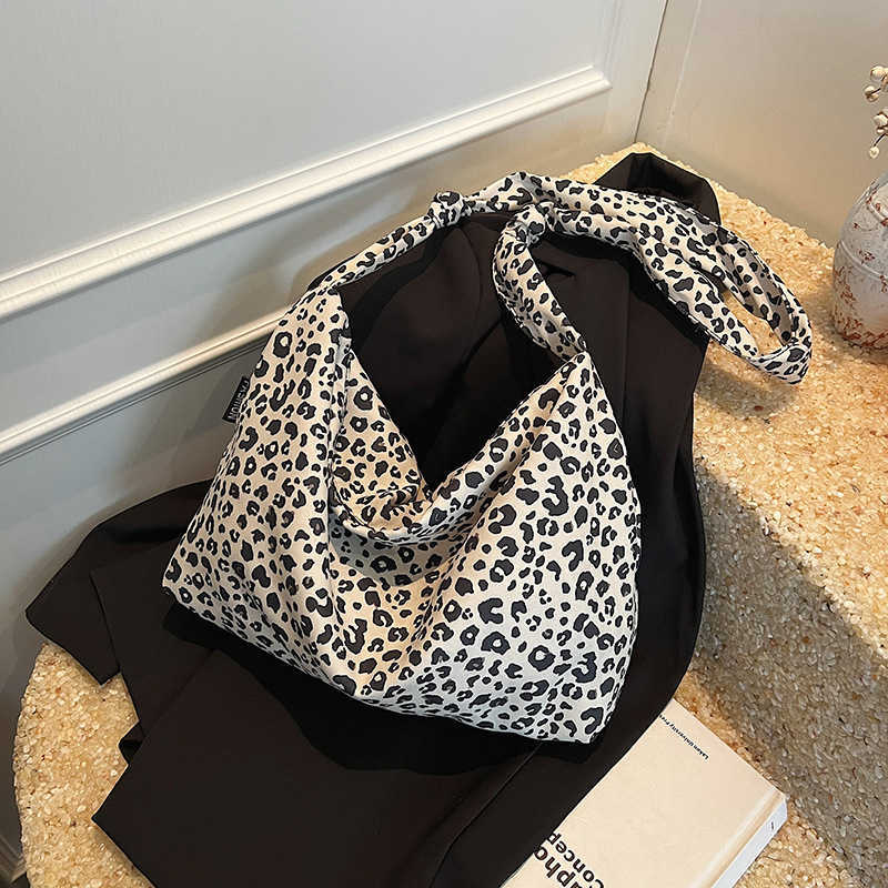 New Fashion Single Shoulder Bag Casual Versatile Large Capacity Tote Bag Women's Bag Trendy Personality Leopard Print Commuter Bag