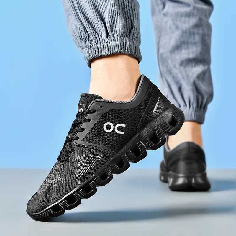 Simple and fashionable cushioned running shoes are fast and comfortable for couplesC250411