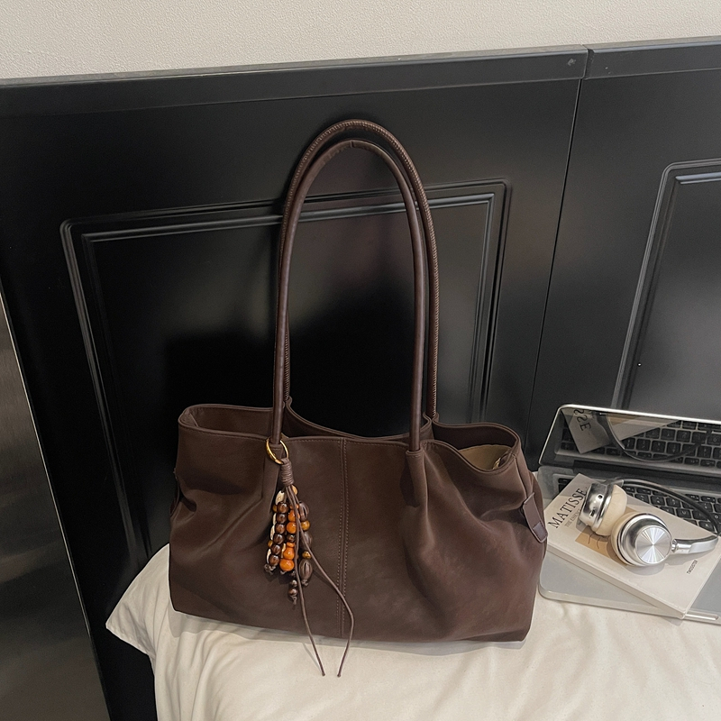 Summer new women's retro high-end wide shoulder bag, casual versatile crossbody bag, high-end commuting leisure bag, shopping bag, versatile wome