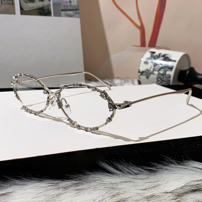 New LISA-Style Korean-Inspired Cat-Eye Diamond-Studded Sunglasses Women's Frame Trendy Y2K Style Hot Girl Statement Piece Natural Look Sunglasses