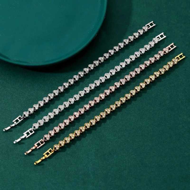 Simple Heart-shaped Bracelet for Women Fashionable Four-color Hip-hop Chain Bracelet Trendy Accessory Suitable for Daily WearT251110