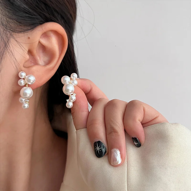 Irregular Metal Pearl Crystal Earrings European And American Style Personalized Fashion Stud Earrings Girls Travel Accessories 250409