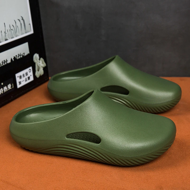 Mens slippers waterproof and non slip chefs shoes breathable and slippery suitable for casual home wear lightweight beach sandals mens garden slippers
