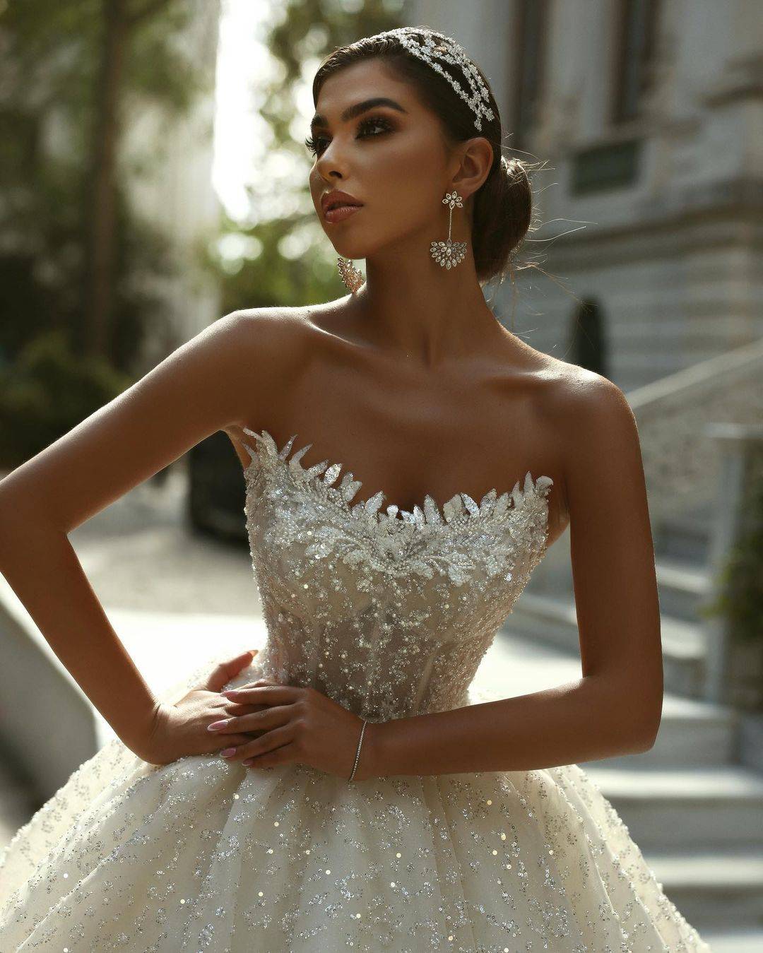 Gorgeous Ball Gown Wedding Dresses Strapless Shining Sequins Appliques Pearls Chapel Gown Backless Custom Made Plus Size Bridal Gown Vestidos De Novia