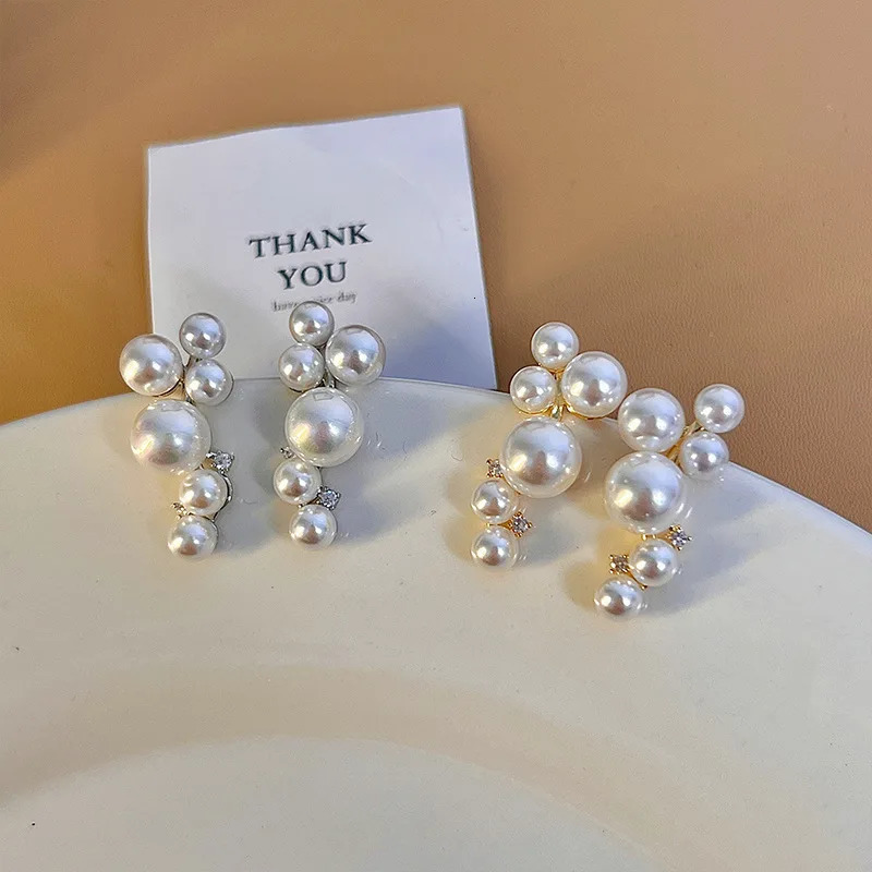 Irregular Metal Pearl Crystal Earrings European And American Style Personalized Fashion Stud Earrings Girls Travel Accessories 250409