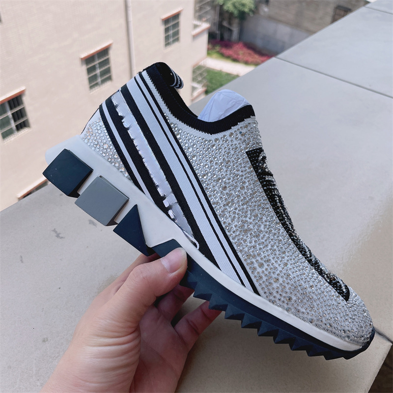 Fashionable and trendy shoes, lightweight and breathable knitted casual women's shoes, luxury shoes, slip on running shoes, designer shoes