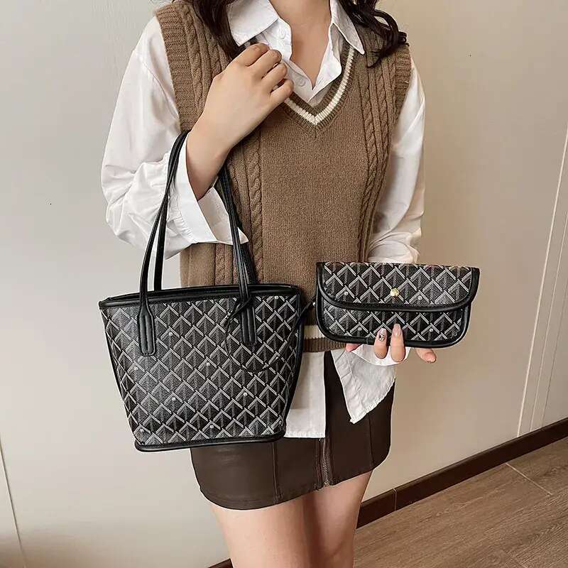 Large Capacity Tote For Women 2025 New Spring Summer Retro Fashion Single Luxury Shoulder Casual Designer Pack Commuter Women's Bag dh5367226