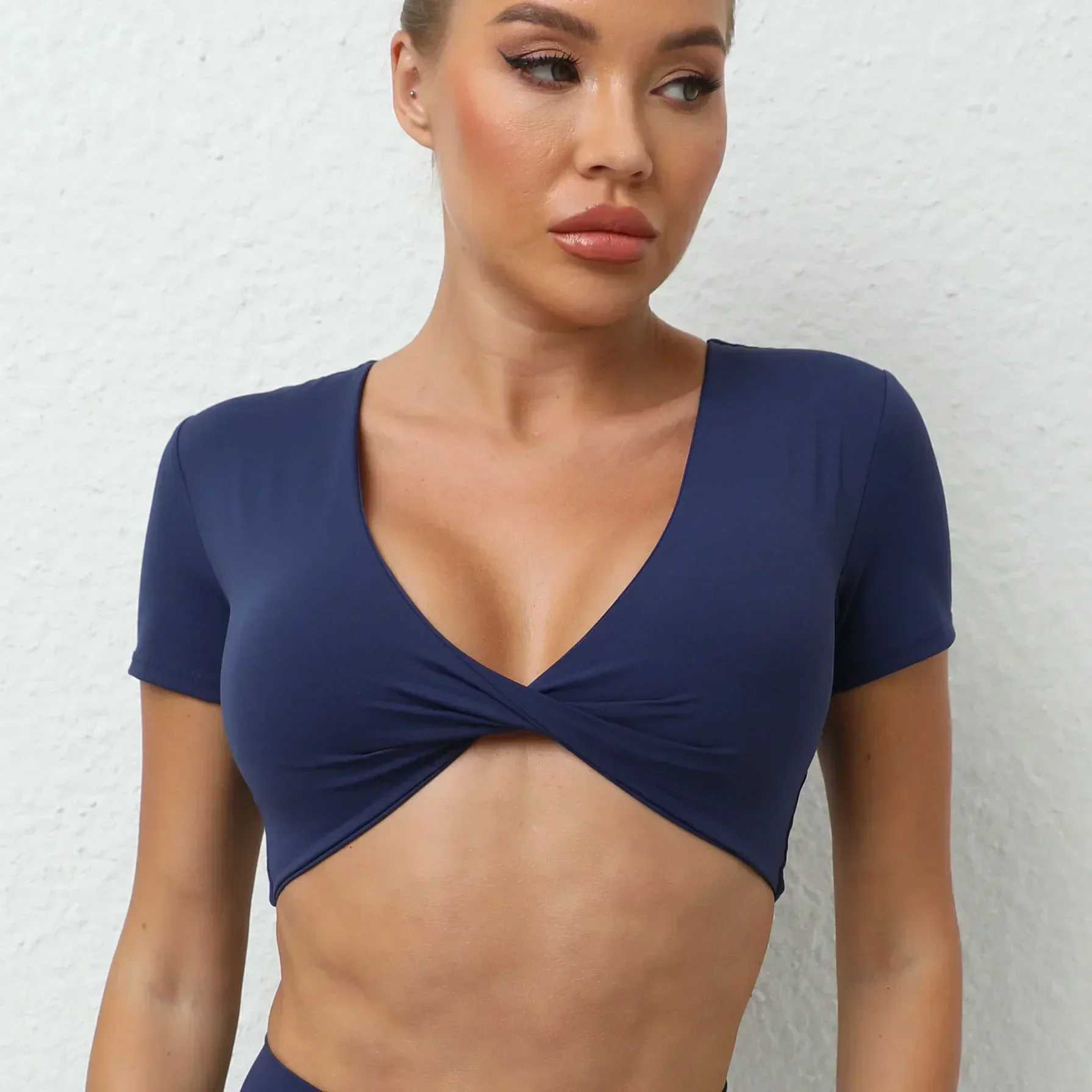 Womens sports tops aprons gym T-shirts 2024 sports crops womens sports shirts yoga clothes track and field clothes brown wine red white blue navy blue