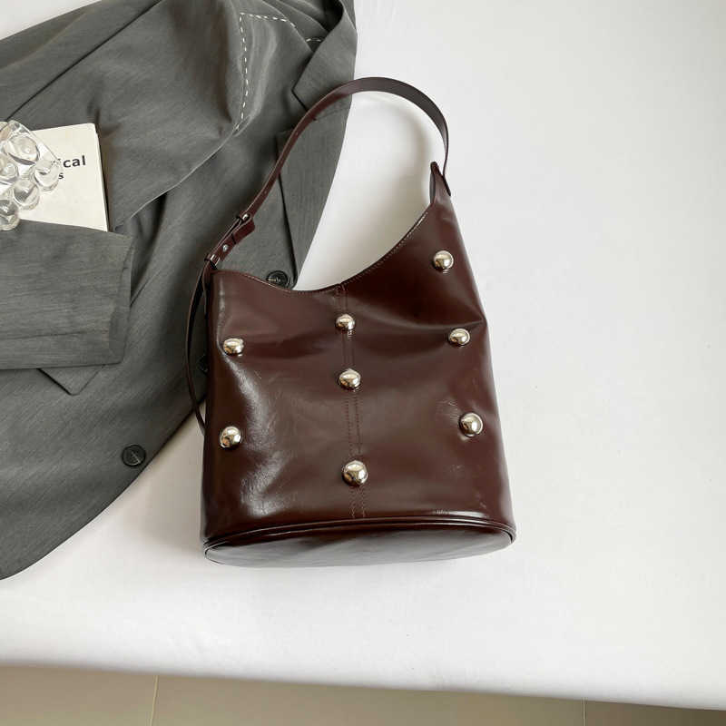 Niche Design Underarm Bag for Women New Style Personalized Handheld Tote Bag Casual Large Capacity Rivet Shoulder Bag