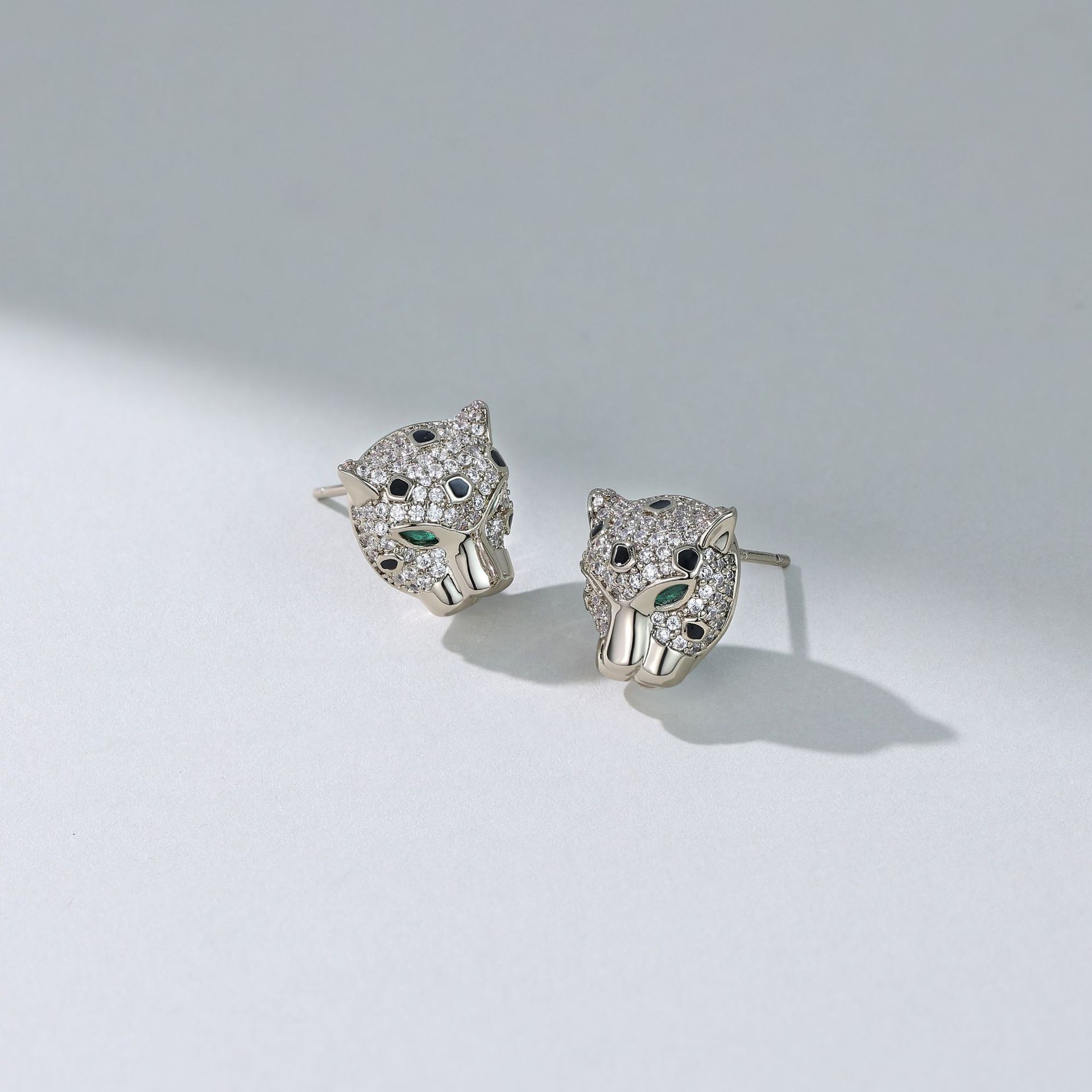 Designer Earring Green Eyes Leopard Stud Earrings Paved AAA Zircon Diamond 925 Sterling Silver Panther Earrings for Women Earbone Clip best Gift Jewel