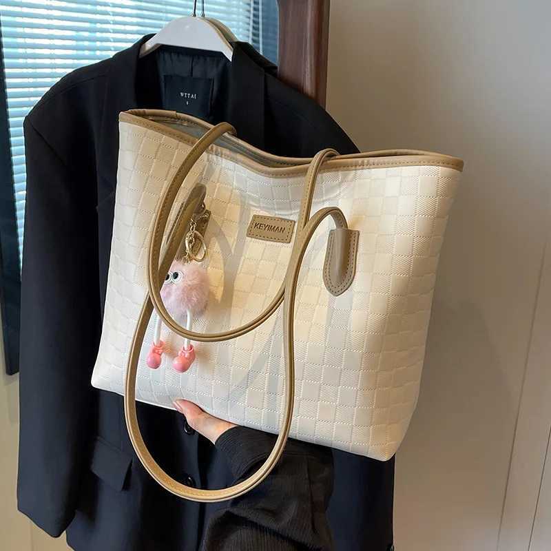 Womens 2025 Multi functional Commuter Shoulder Bag Texture Work Wallet Fashion Leisure Leather AccessoriesT2504102222