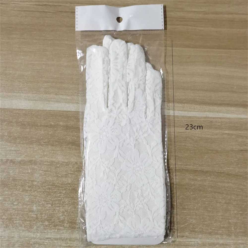 Elegant Style Lace Hollow-Out Gloves Women Black White Short Lace Bridal Gloves Wedding Party Accessories Gloves L251110