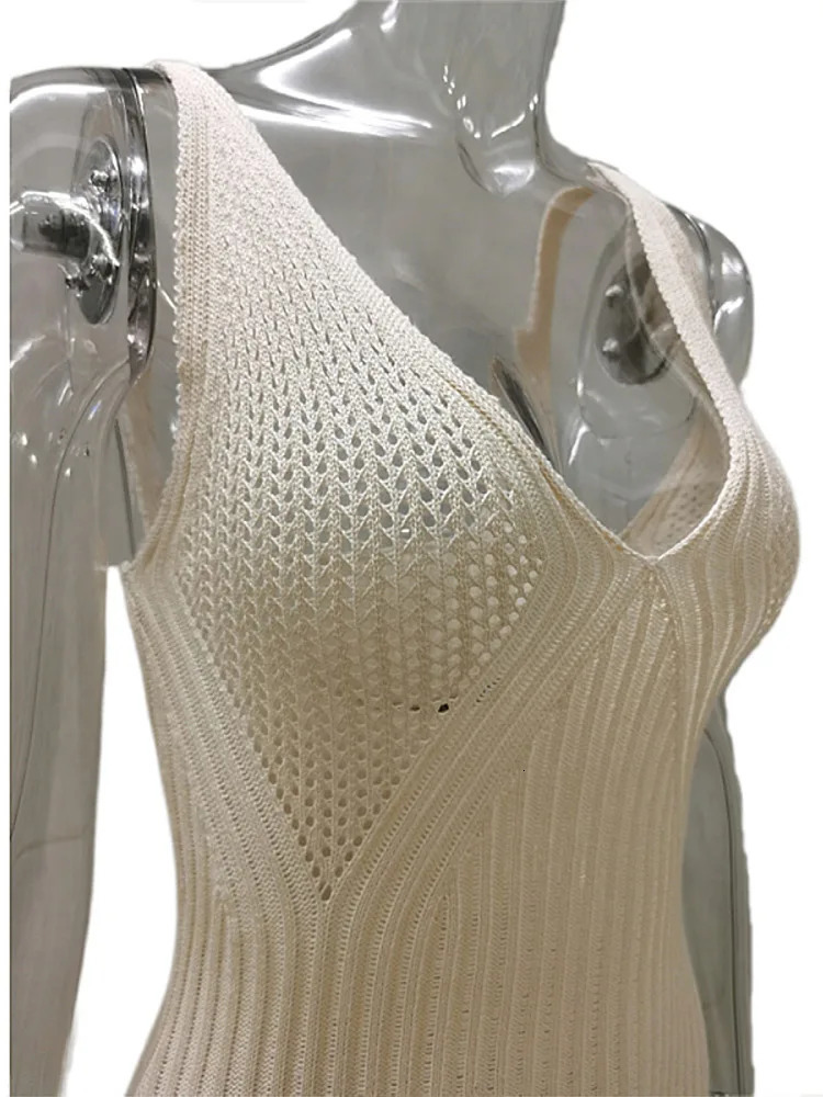 Fashionable solid knit womens Maxi dress chic sleeveless backless V-neck extra long dress knitted beach vest for spring/summer 250409