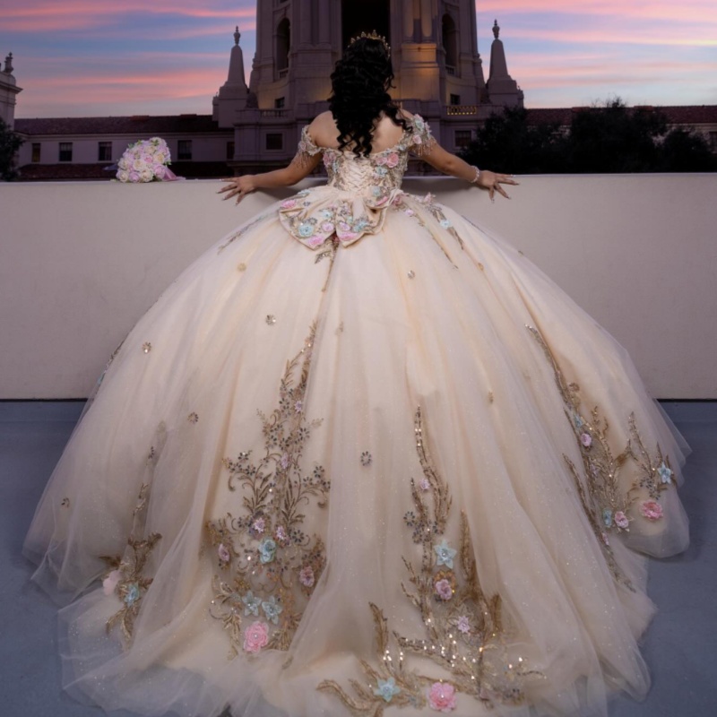 Champagne Shiny Princess Quinceanera Dresses Off Shoulder Beads Applique Lace Bow Tull Sweet 16 Dress Ball Gown Vestidos 15 Anos