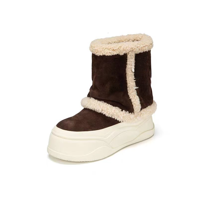 Designer's new autumn and winter collection of women's plush snow boots, warm midsole boots, fashionable women's boots