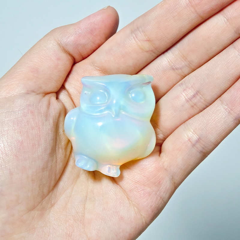 2-inch-long jade owl figurines, carved handicrafts, natural crystal carved animal ornaments, crooked-headed owl figurines