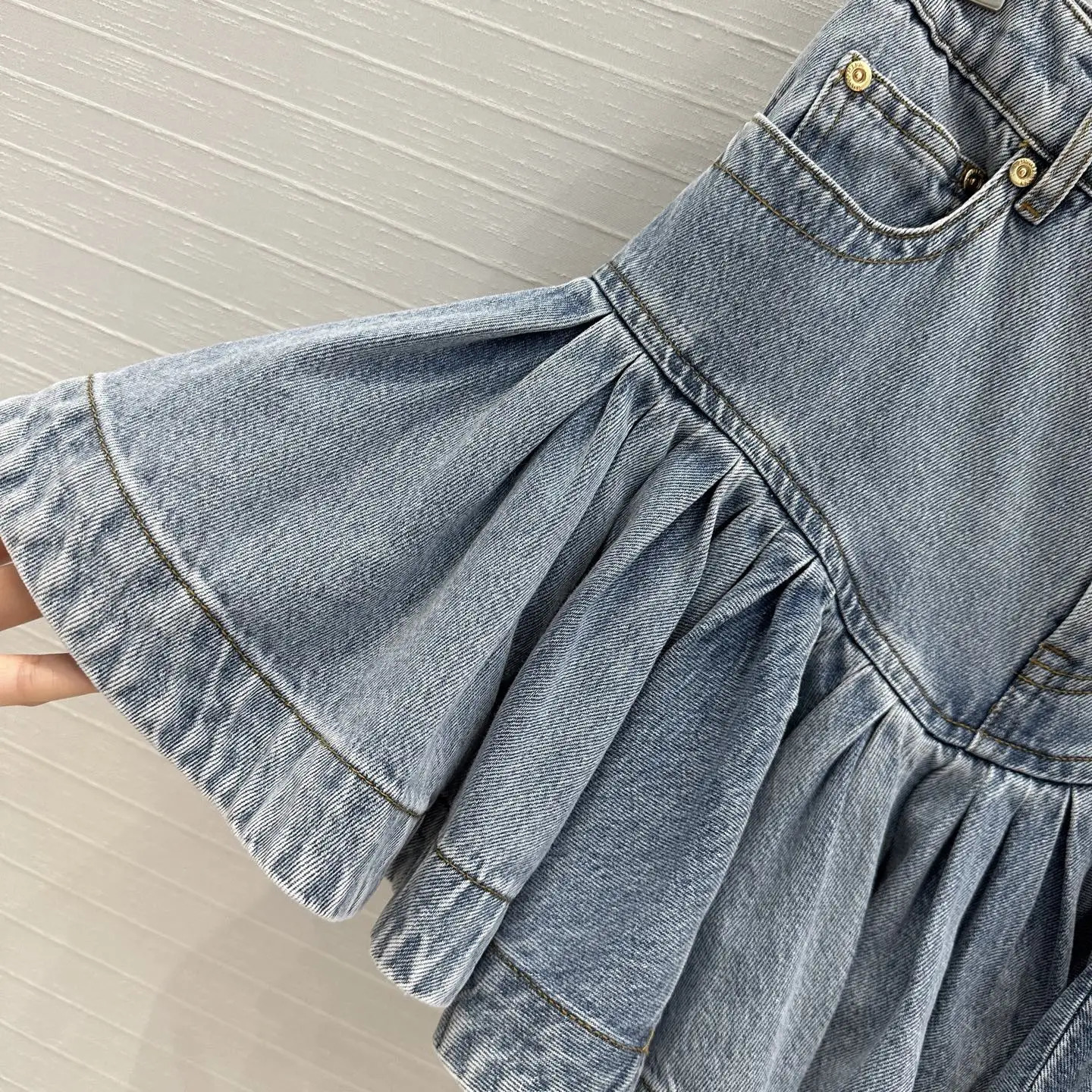 25 Early Spring Arrival Wrinkle Lotus Leaf Bottom Denim Shorts for Women 250410