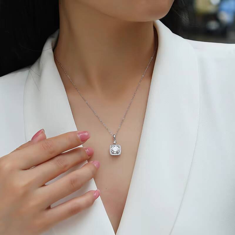 Exquisite S925 Sterling Silver Simple Pendant Round Brilliant Necklace Moissanite Engagement Gift Pendant Necklace