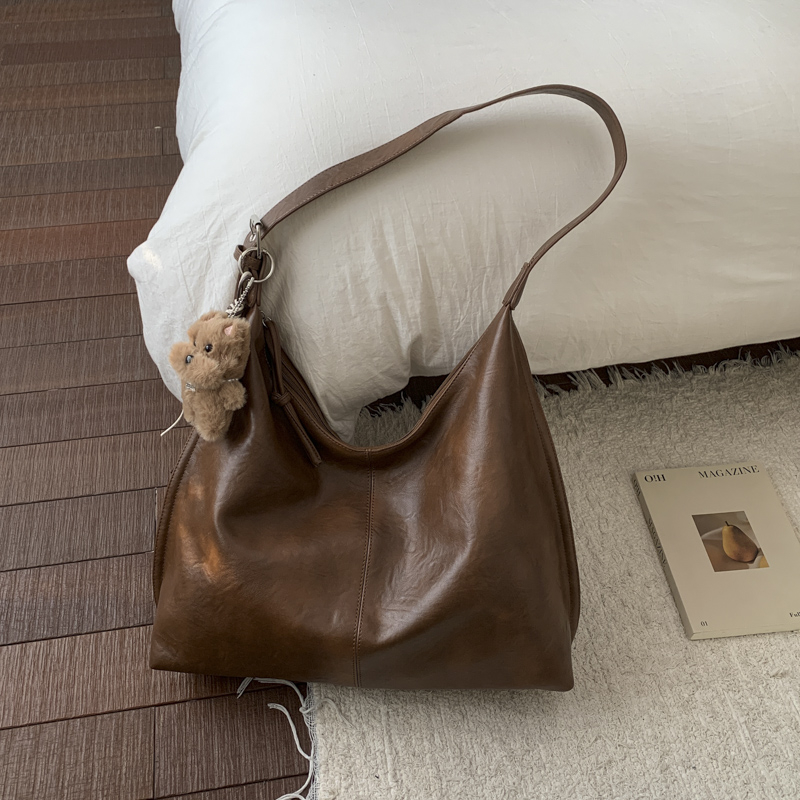 Ladies' winter vintage high-end wide shoulder bag, casual simple versatile crossbody bag, high-end commuting leisure bag, shopping bag, versatile