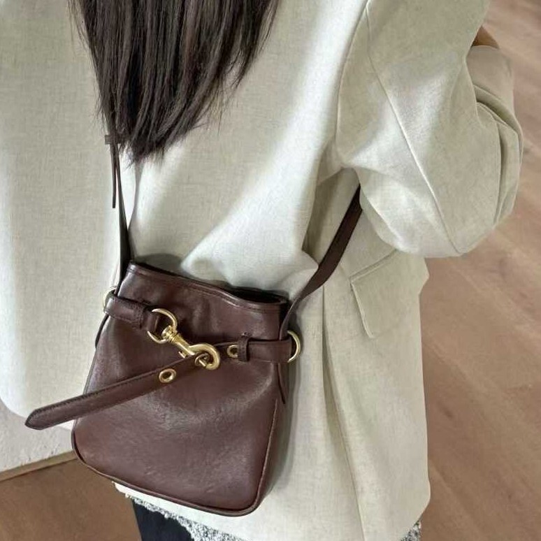Cowhide designer bag winter new fashion commuting luxury handbag mobile phone bag retro style mini women's shoulder crossbody bag