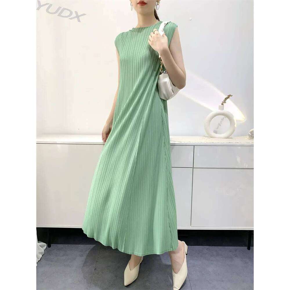 Miyake Pleated Mid-Length 2025 Summer New Sleeveless Round Neck Women's Fashion Temperament Casual Undershirt Folded Dress