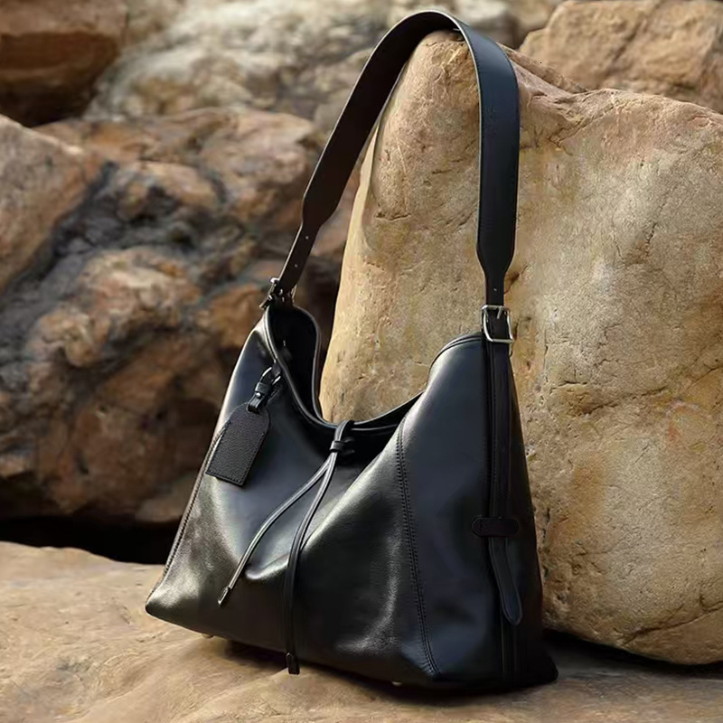 Winter new leather textured commuting handbag new designer bag light luxury high-end large capacity women's shoulder bag