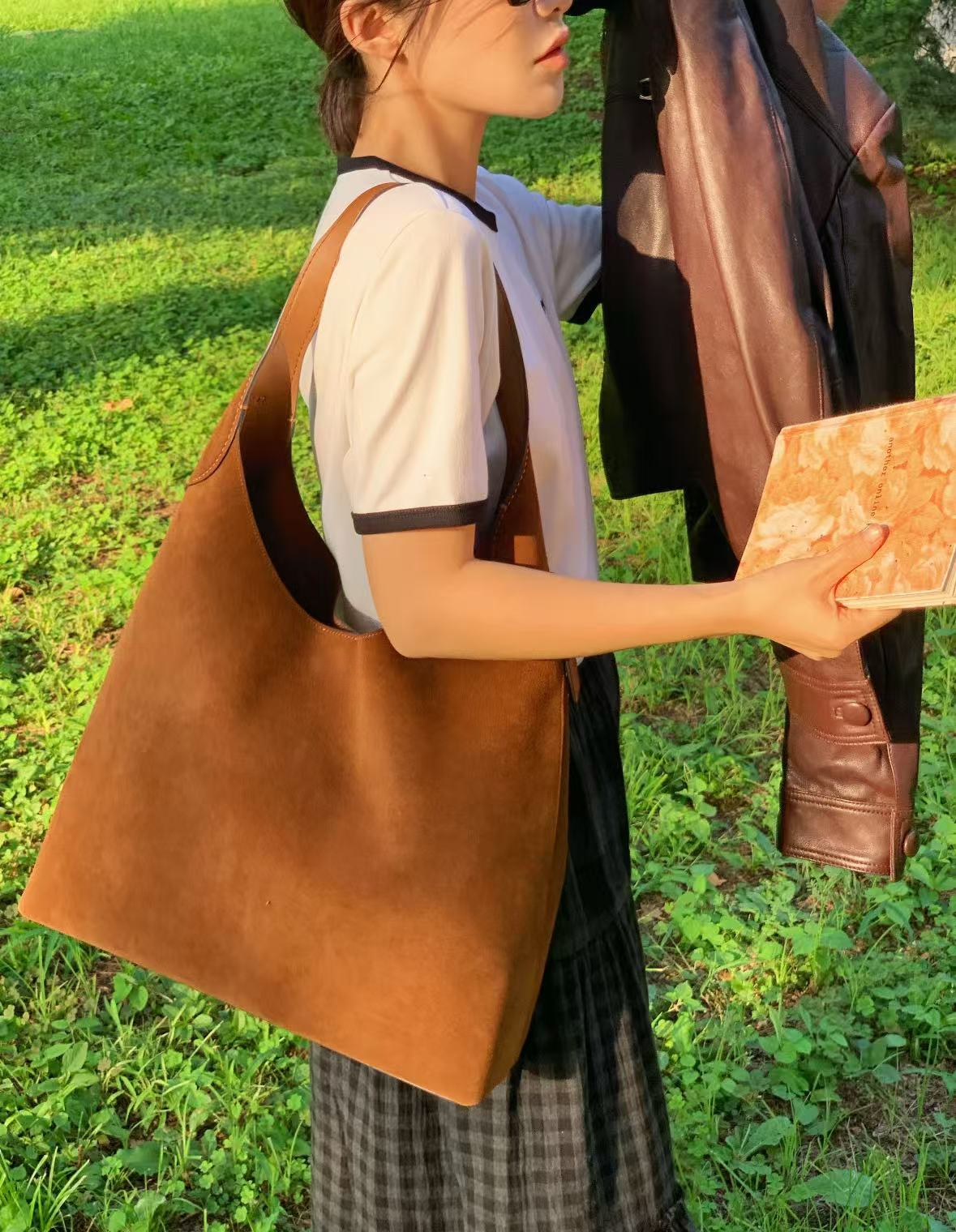 Designer bag shoulder bag retro style light luxury handbag armpit bag winter new casual multifunctional women's bag