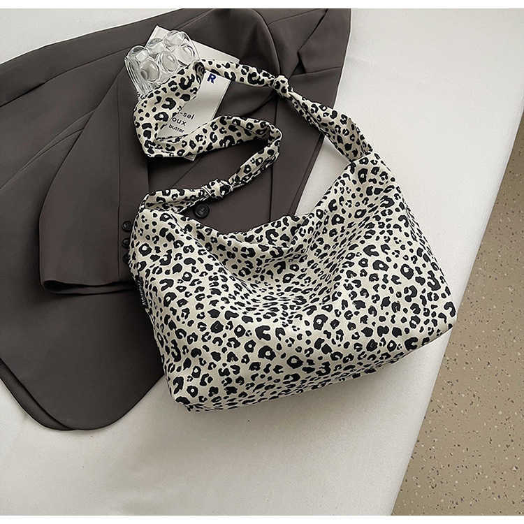 New Fashion Single Shoulder Bag Casual Versatile Large Capacity Tote Bag Women's Bag Trendy Personality Leopard Print Commuter Bag