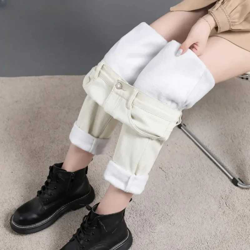 Winter Warm Slim Jeans Ladies Casual Denim Pencil Pants Thick Velvet Women Jeans High Waist Skinny Straight Jeans Fleece C251110