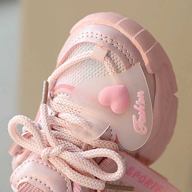 Spring Summer Children Mesh Sneakers Girls Breathable Running Shoes Princess Fashion Heart Design Sneakers Baby Soft Clunky Shoe W251110