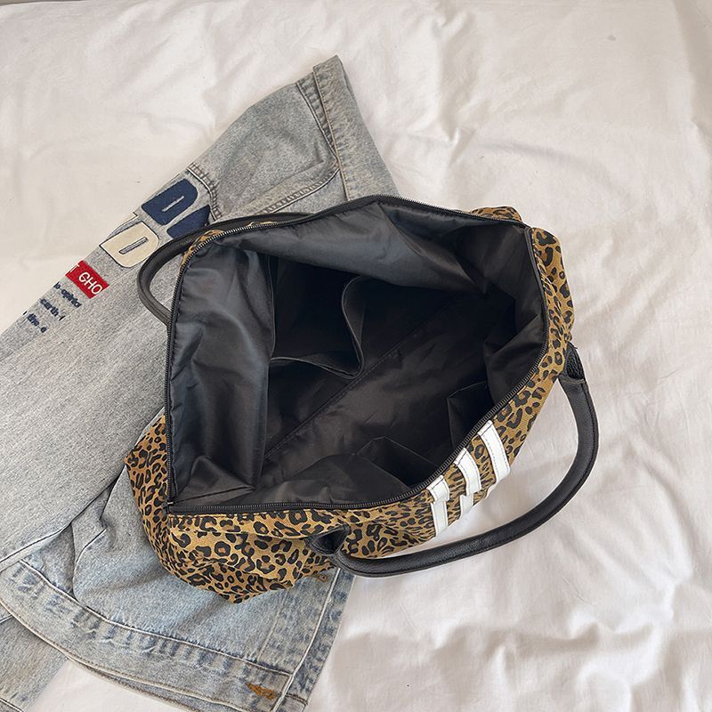 Light luxury handbag travel large capacity commuting leopard print travel bag lightweight winter new designer bag box bag fitness bag