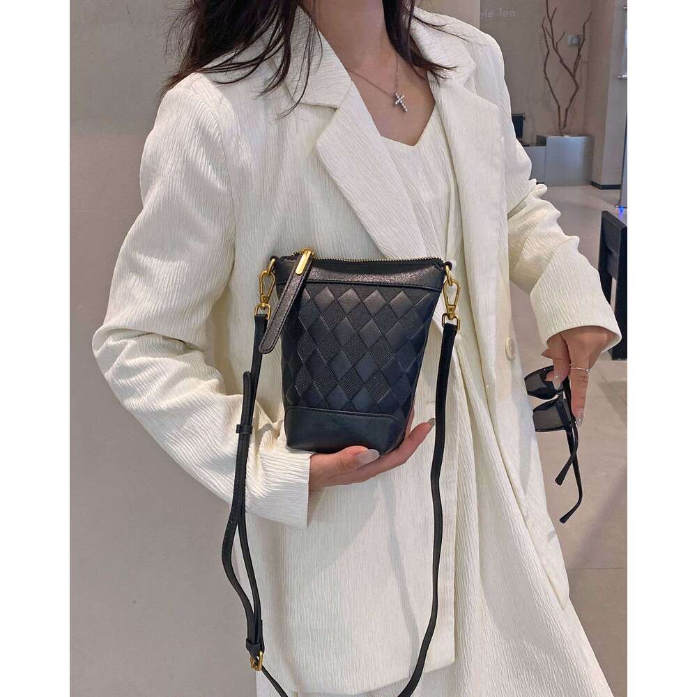 Women S New Top Layer Cowhide Shoulder Versatile Crossbody Genuine Leather Commuter Phone Small Bag High Quality