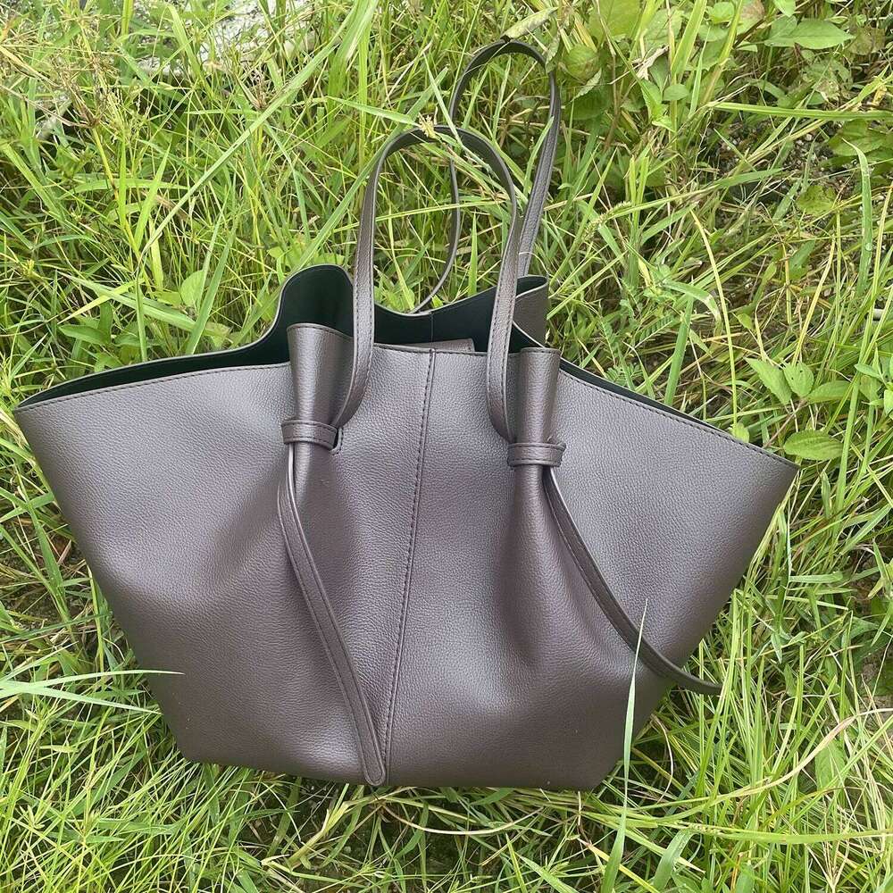 PU Wing New Niche Design Large Capacity Wrinkle European And American Fashionable Hand Tote Women's Shoulder Bag 251110