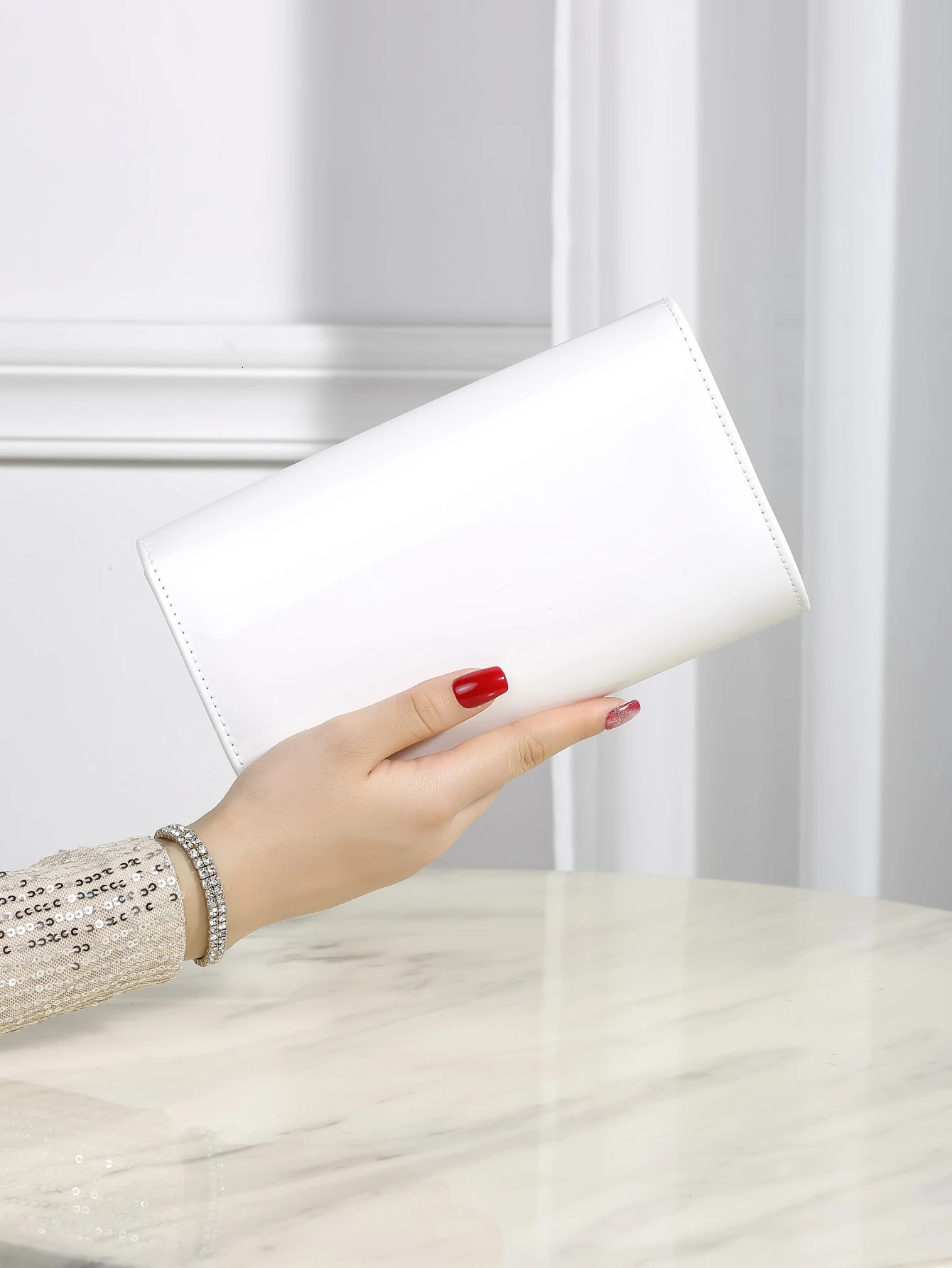 Elegant small solidcolor cute clutch fashionable chain crossbody bag square suitable for all seasons 251110