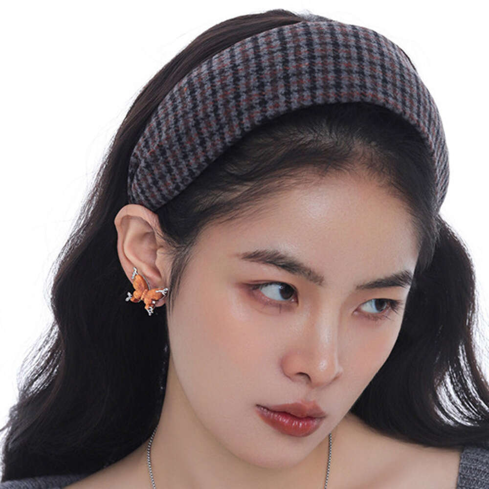 Wooden Butterfly Earrings for Women, High-End Luxury Unique Autumn Winter New Stud Earrings, Exaggerated Niche Style Fashionable Ear Jewelry