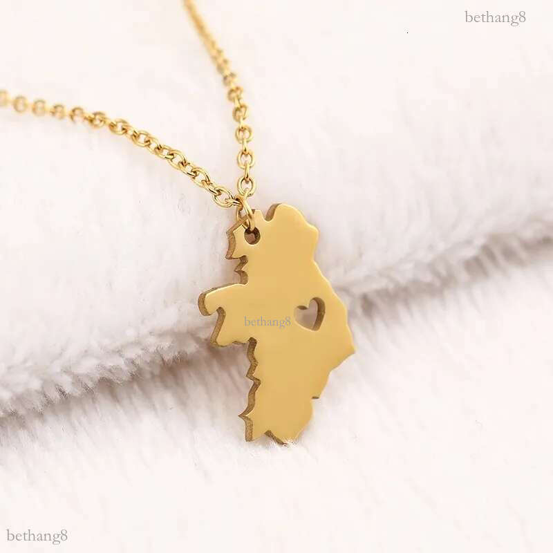 Republic of Ireland Country Heart Map Necklace Stainless Steel Outline Continent Dublin Pendant Necklaces for Motherland Hometown Female Ladies Party 