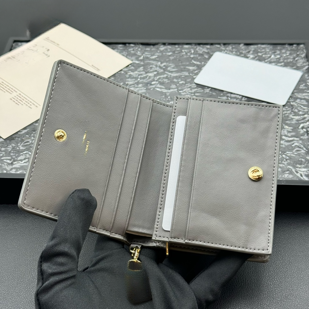 Genuine leather flip-top wallet card case with diamond-shaped design, a classic and fashionable multi-layer accordion-style card holder coin purse