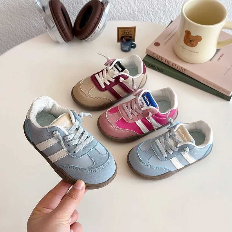Kids Running Shoes Striped Classic Children Flats Sports Shoes Soft Sole 2025 Autumn New Girls Casual Shoes Fashion Comfortable W251110