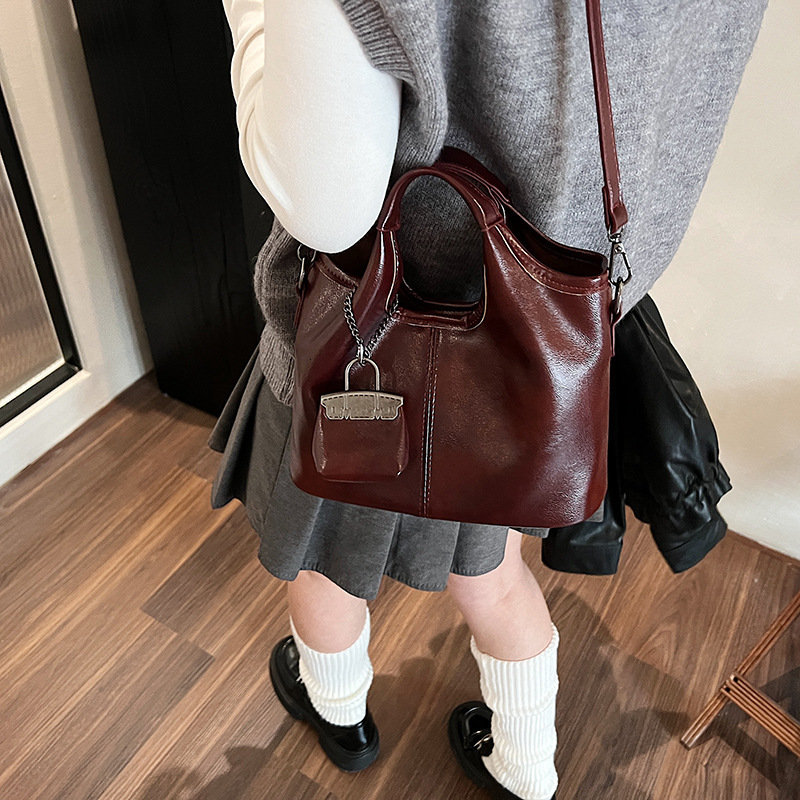 Winter New Luxury Handbag with Retro Texture Women's Shoulder Bag New Fashion Underarm Bag Soft Leather Designer Bag