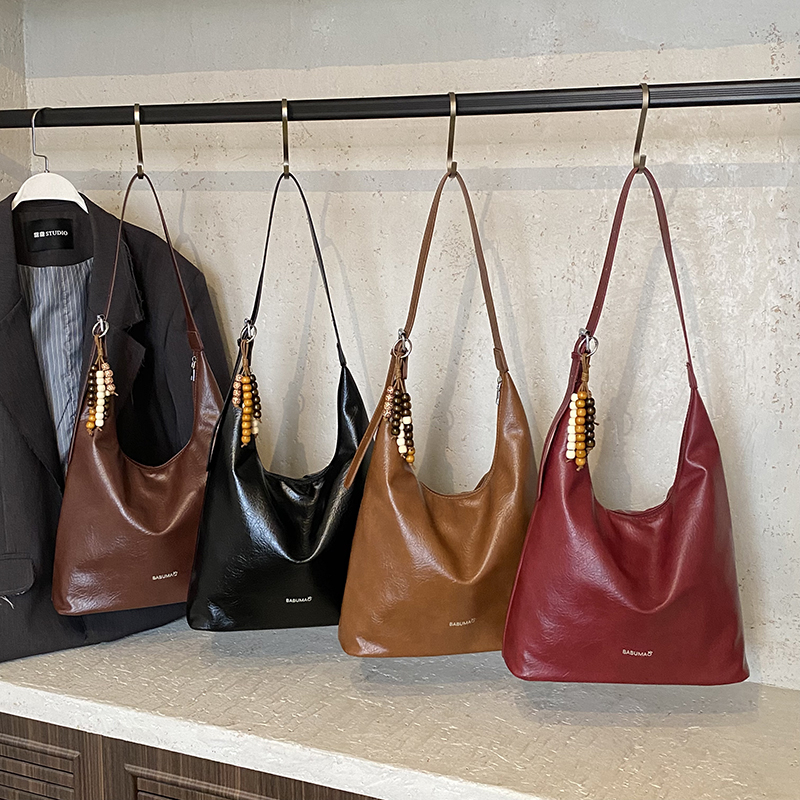 2025 Winter Women's Retro High end Wide Shoulder Bag, Casual Versatile Crossbody Bag, High end Commuting Leisure Bag, Shopping Bag, Versatile Wom