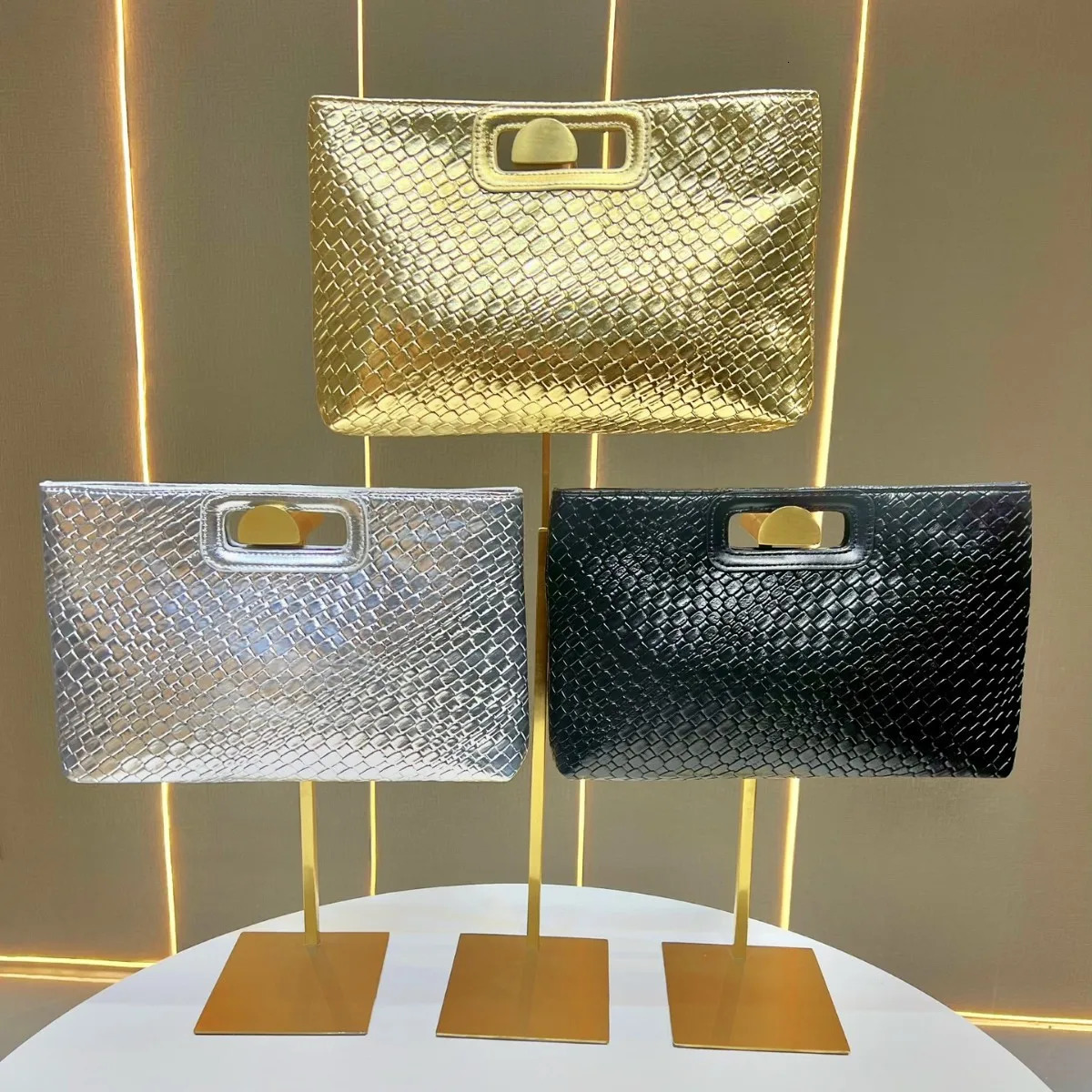 New Hot Sale Women Handbag Luxury Top Handle Tote with Chain Shoulder Bags Gold Leather Evening Clutch Purse for Dinner Party R251110