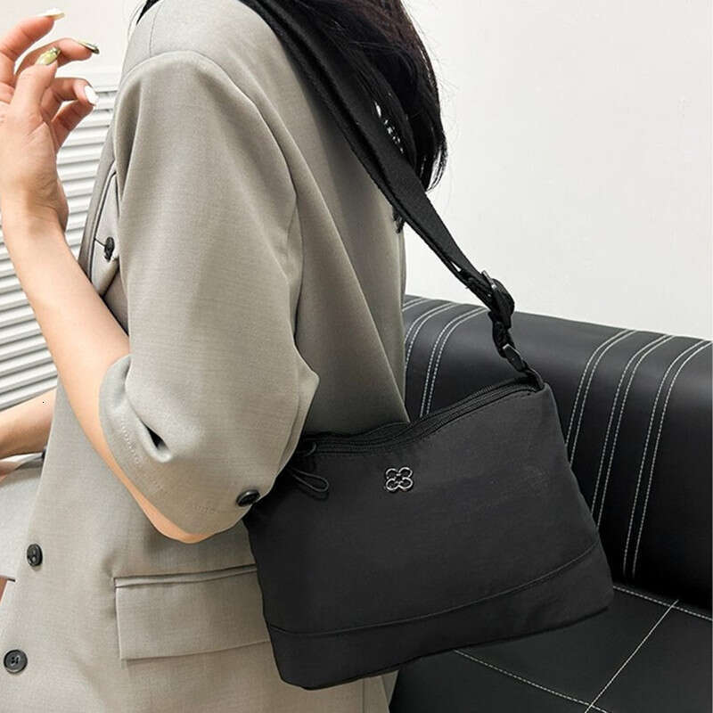 Multi layer and shopping shoulder lightweight waterproof nylon cloth casual crossbody bag, 2025 temperament versatile new trendy clothing ins