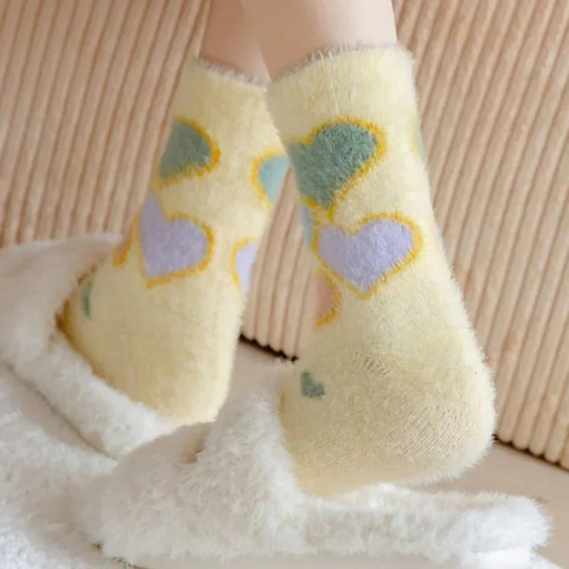 Winter Socks For Women Warm Fluffy Fuzzy Middle Tube Thick Thermal Soft Coral Fleece Floor Sleep Cartoon Star Short Crew Socks 251106