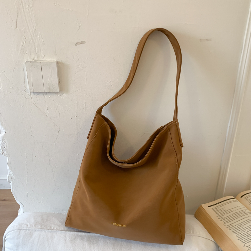 Autumn women's retro high-end wide shoulder bag, casual simple versatile crossbody bag, high-end commuting leisure bag, shopping bag, versatile w