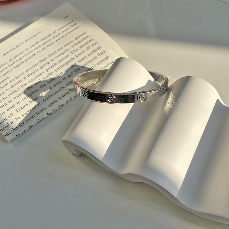 Minimalistic Elegance: Wholesale Trendsetting French Designer Couple's Wristwear