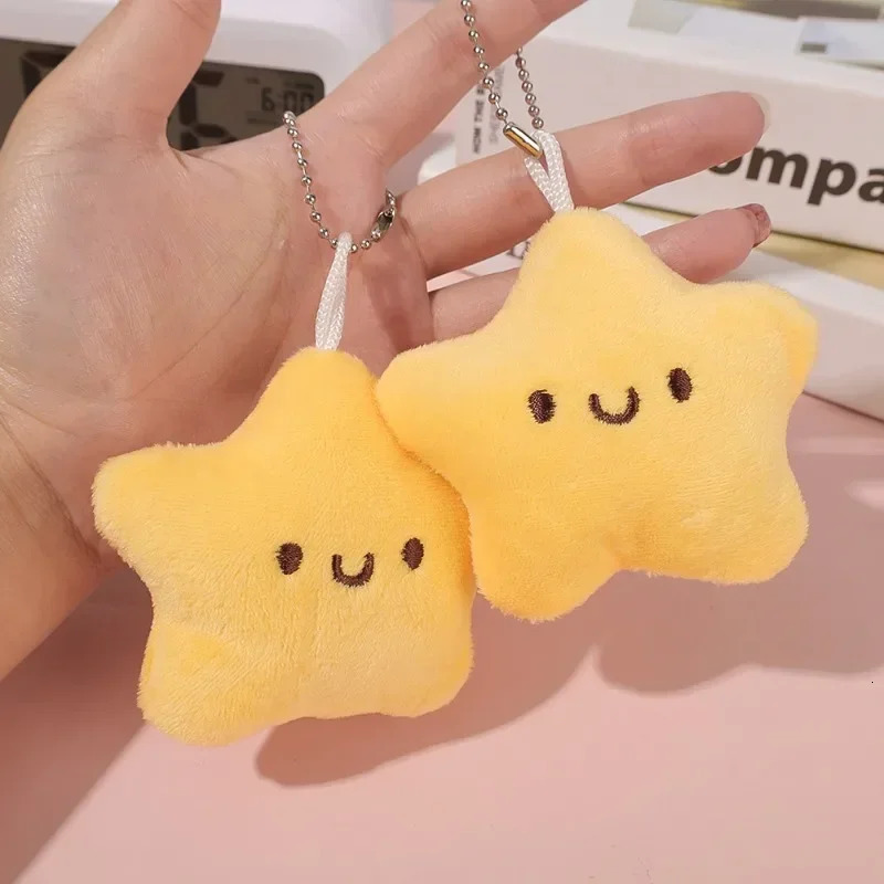 Yellow small star pendant Y2K exquisite and cute daily keychain cartoon squeeze star keychain fashion jewelry accessories gift 250409