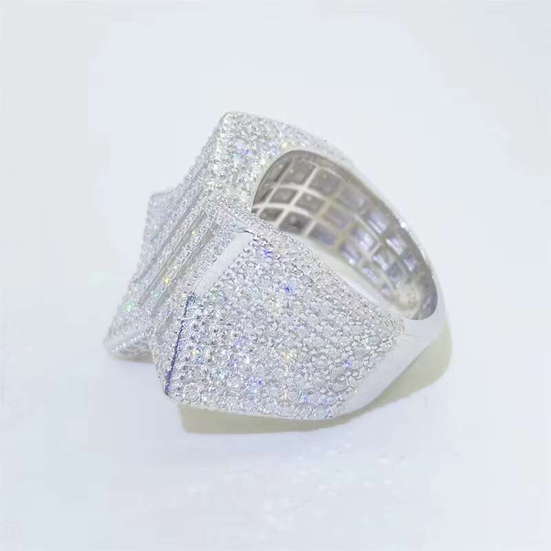 Hip Hop European and American Mens and Womens Rings Ins Fashion Trend Diamond S925 Silver Inlaid Vvs Moissanite Ring