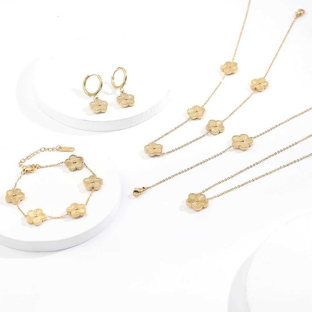 ALTERA Stainless Steel Hot Selling Gold Plated Clover Charm Bracelet Luxury Five Leaf Flower Bracelets Jewelry For Women GiftT251110