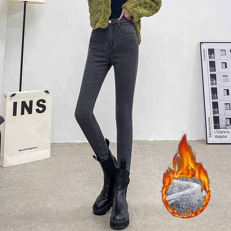 Lady Winter Hot Sale Plush Thermal Jeans Girls High Waist Snow Warm Denim Pants Women Classic Straight Leg Fleece Trousers C251110